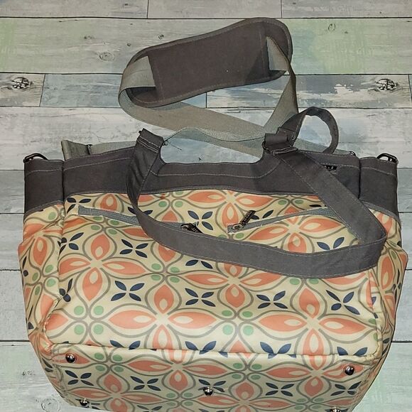 JJ Cole Floral Diaper Bag - Picture 1 of 6
